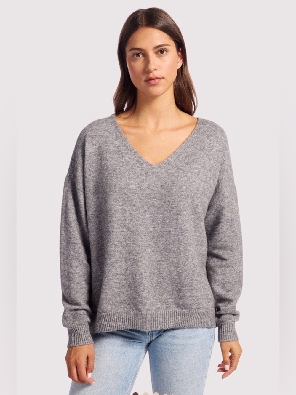 Nuuds
Cozy Knit V-Neck Sweater